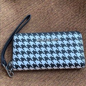 Michael Kors wristlet/wallet